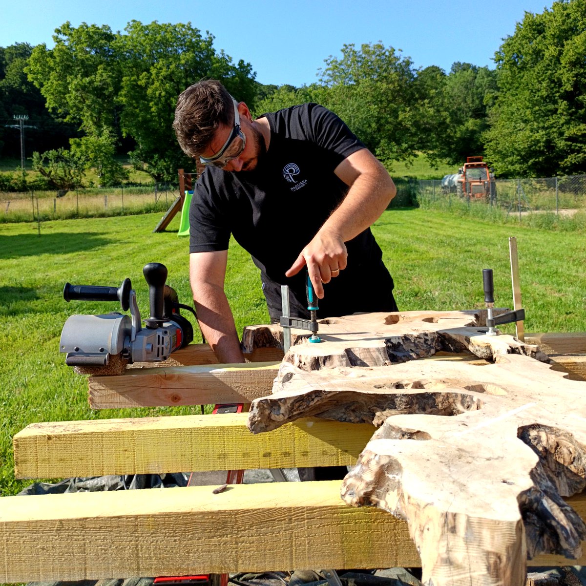 journaldesign's tweet image. Pagliara Design : un atelier où le bois devient œuvre d’art
Portrait de cette entreprise familiale installée dans le Doubs : urlr.me/np7Px3

#design #artisanat #mobilier #bois #résine #époxy #madeinFrance