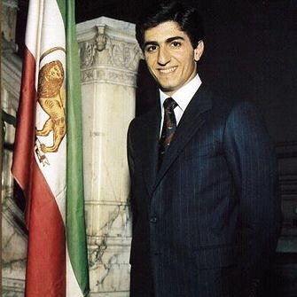 Taje_Iran2025's tweet image. ترس‌شان از پهلوی، ترس از حقیقتی‌ست که دیگر نمی‌توان پنهان کرد.