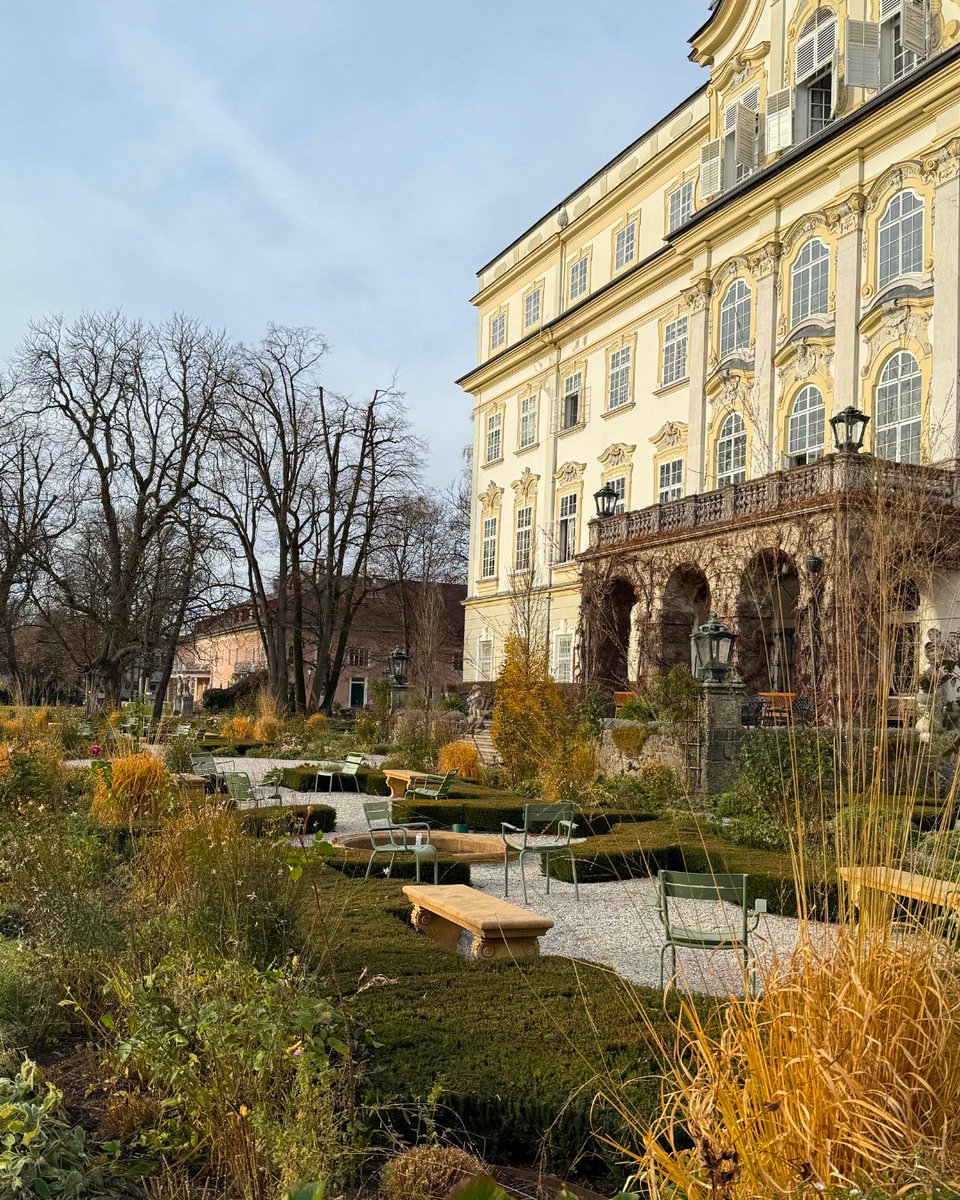 🎉 10 Years of #Sonophilia – creativity, AI, music &amp; science in one inspiring space at Schloss Leopoldskron.
 
Creativity isn’t a luxury — it’s a strategic driver of leadership &amp; transformation. 

Technology creates change – creativity gives it meaning.
#LeadershipForAHumanWorld