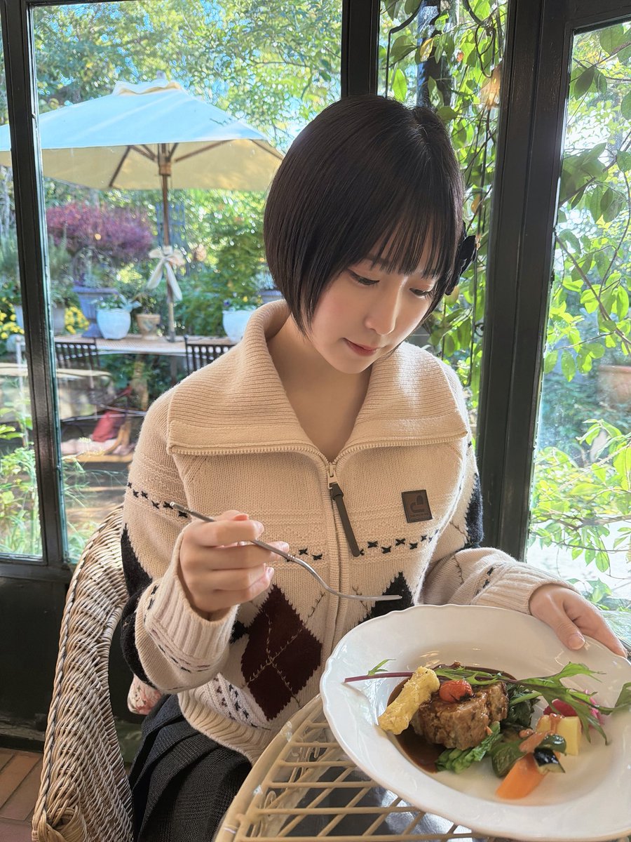 dad_coco__'s tweet image. 私だってごはん食べることもあるんです