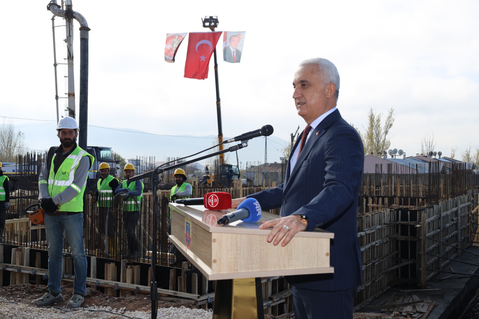 G6BtMC WQAAeO 3?format=jpg&name=large