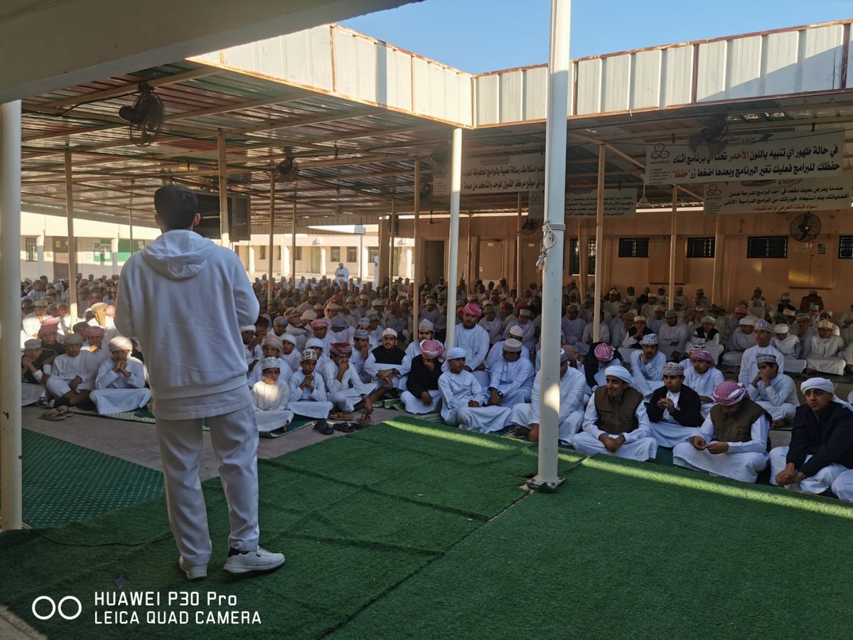 محاضرة للممرض محمد بن علي الحبسي من مدرسة الحواري لطلبة المدرسة في الطابور الصباحي عن السيجارة الإلكترونية وكيفية الإقلاع عن التدخين