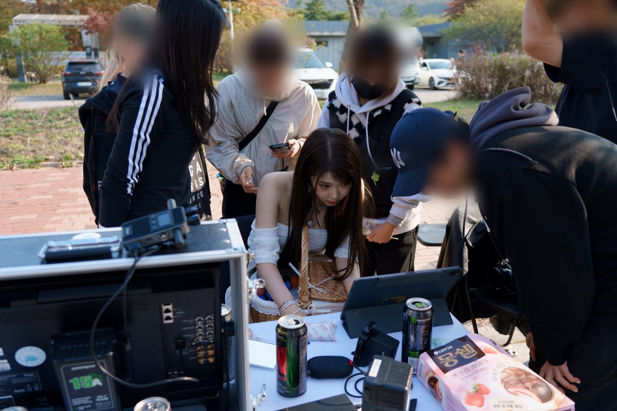 [#클라씨]
CLASS:y “Hitchhiking” BEHIND PHOTO

#CHAEWON #채원
#CLASSy #클라씨
#Hitchhiking #히치하이킹