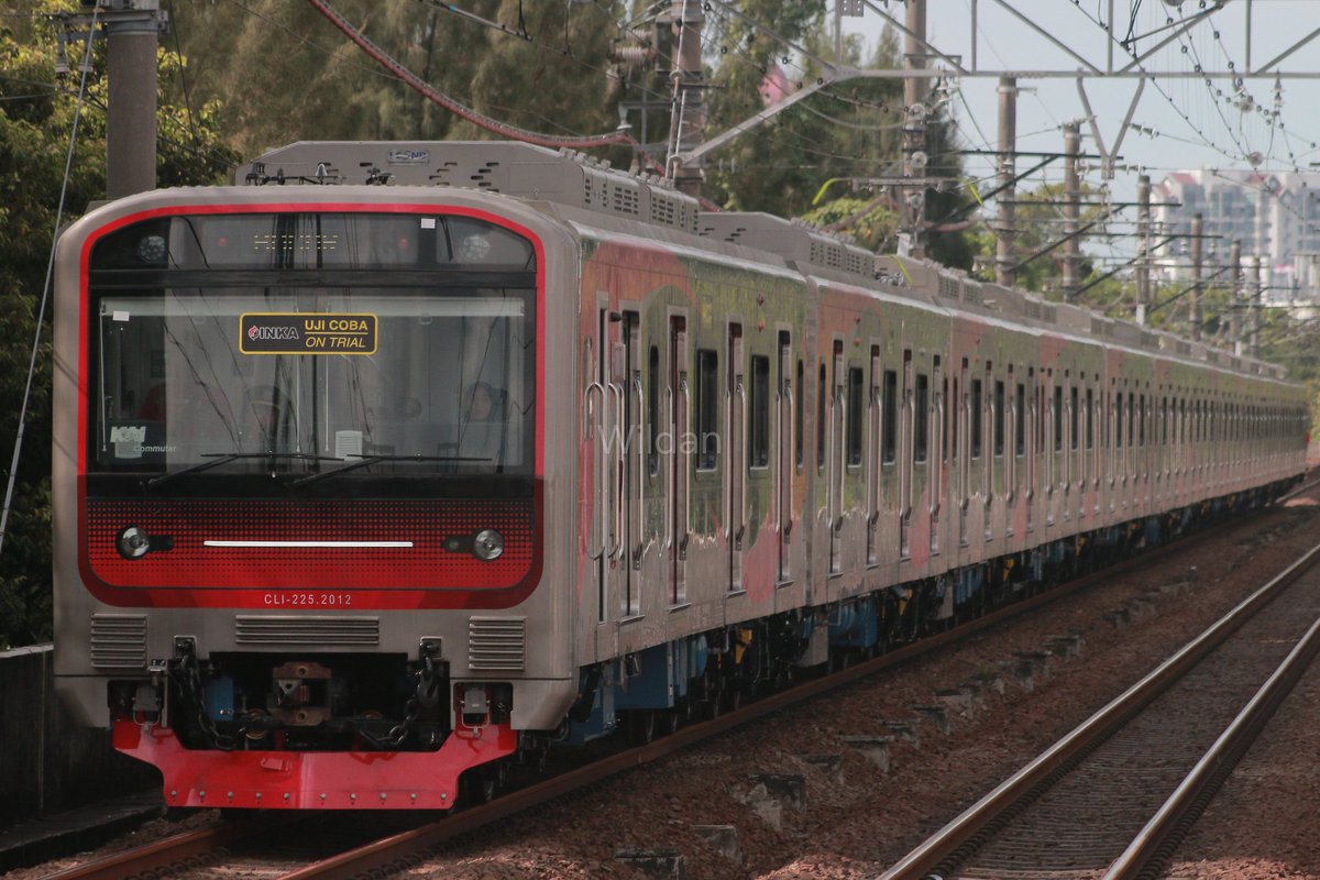 The KRL baru buatan INKA (Trainset 2) has received its operational certificate from the Ministry of Transportation (Kemenhub)
.
Trainsets 1 and 2 are completed, while 3 and 4 are still undergoing ujicoba n all four trainsets are scheduled to be fully operational by December 2025.
