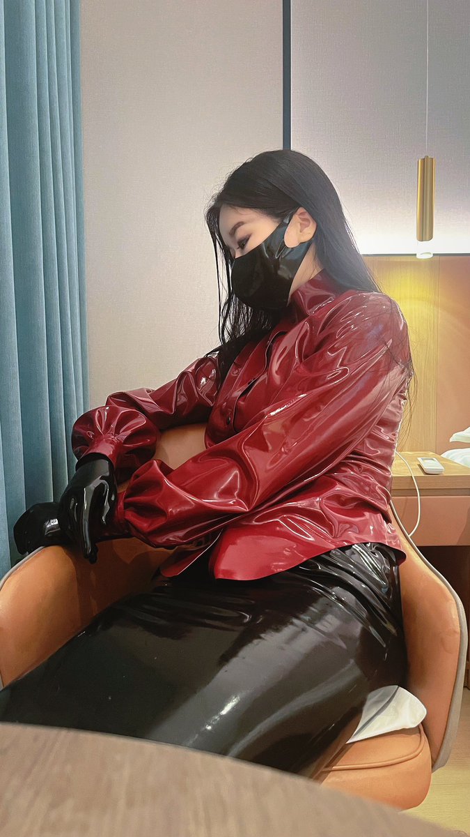 要怎么哄好我 #红色胶衣