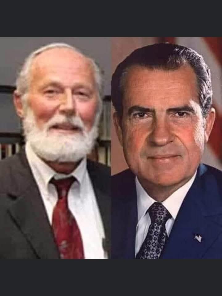 ✍️✍️#*الرئيس الأمريكي الراحل نيكسون*
له مستشار اسمه *(روبرت گرين)* 
🩸حصل على دكتوراة في القانون العام 
🩸ثم دكتوراة في القانون الدولي ،
🩸 ثم أصبح رئيساً لجمعية هارفارد للقانون الدولي،
🩸ومستشار الرئيس الأمريكي نيكسون للشؤون الخارجية، 
🩸ونائب مدير مجلس الأمن القومي الامريكي ,