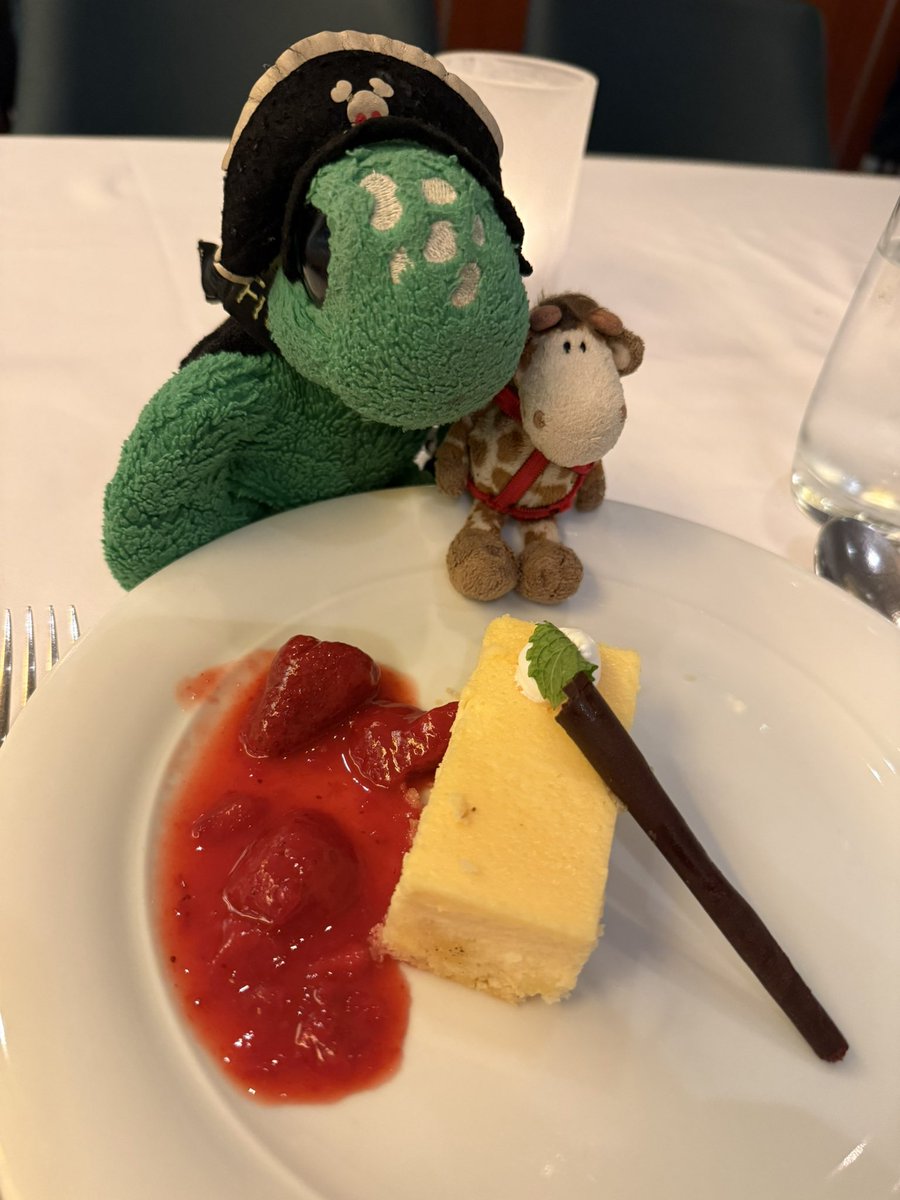 BigTurtler's tweet photo. Zum Dinner waren wir im Hauptrestaurant Crossings und hatten Lobster Ravioli, gegrilltes Huhn und Cheesecake. https://t.co/1sqteQDYBO