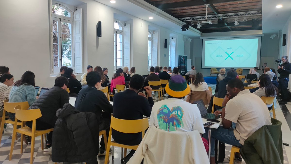 WeyWeyWeb's tweet image. Time to kick off Tuesday with @hayluke ’s workshop. 2 hours to learn how to pick the right user‑research tools, build smarter interfaces &amp;amp; create truly human‑centered experiences.

 #UX #Research