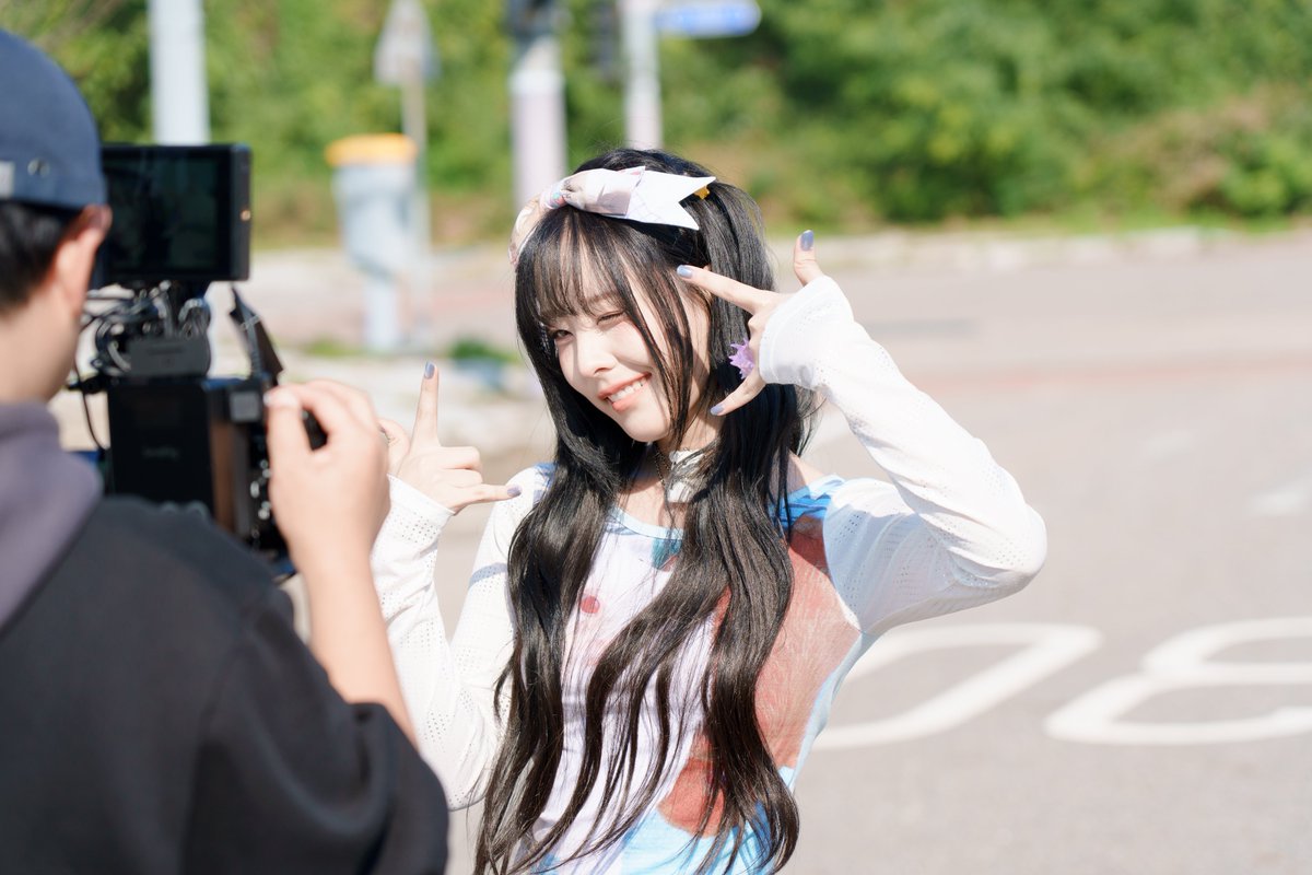 CLASSy_twt_'s tweet photo. [#클라씨]
CLASS:y “Hitchhiking” BEHIND PHOTO

#SEONYOU #선유
#CLASSy #클라씨
#Hitchhiking #히치하이킹