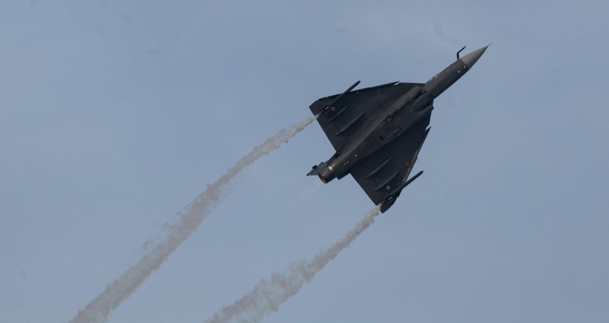 AviationWeek's tweet photo. 🛩️ Day 1 flying display highlights from @dubaiairshow 2025!

Military aircraft from across the region and beyond took to the skies in spectacular fashion.

📸 Check out the full gallery: https://t.co/LaPPG1N04x

#DubaiAirshow #Aviation #UAE #DAS2025 #FlyingDisplay #MilitaryAviation #Airshow2025