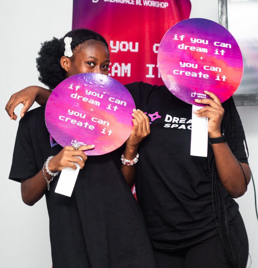 most of us have had that one app idea sitting in drafts for months because… if we’re being honest, the whole “learn to code” thing wasn’t happening (i’m a typical example).

i personally couldn’t even stay consistent on notion (pain), so shipping an actual onchain app felt