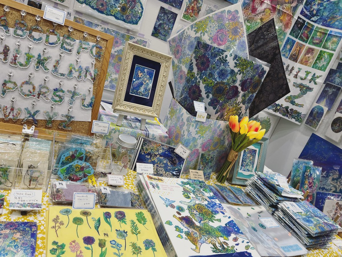 11月24日(月・祝)東京ビッグサイトでのコミティアに参加いたします。スペースはH06bです。
東京のイベントに直接参加するのはかなり久しぶりなので、ぜひお会いできたら嬉しいです。

イラスト本
タオルハンカチ
透明お花シール
ミニ原画
などを持ち込む予定です
(画像は前回のデザフェスです)

続