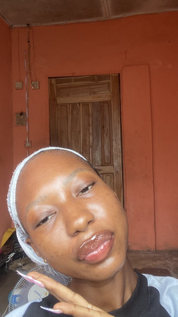 Need my skin to be as clear as light🫠💞