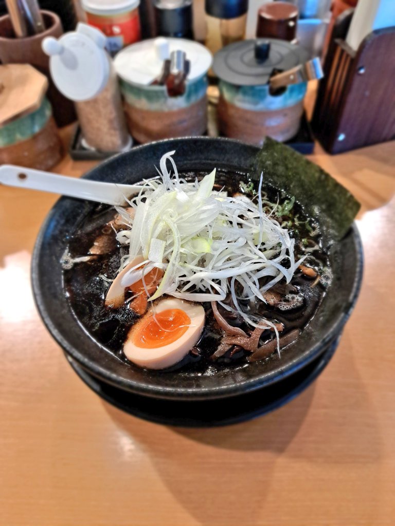MaydecModel's tweet image. 焦がしニンニク 黒マー油らーめん
九州ラーメン學金 代々木駅から1分
マー油好きにはたまらない一品ごちそうさまでした🍜