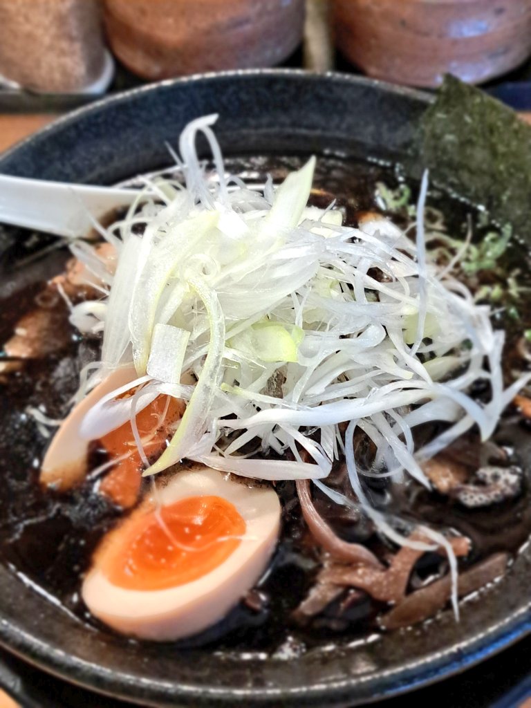 MaydecModel's tweet image. 焦がしニンニク 黒マー油らーめん
九州ラーメン學金 代々木駅から1分
マー油好きにはたまらない一品ごちそうさまでした🍜