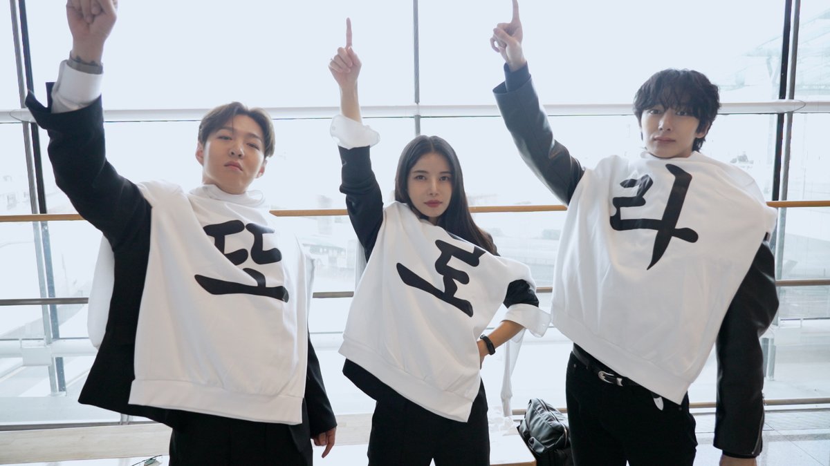 ✨&lt;또로라&gt; 케이팝 오로라 헌터스✨ D-2

팀또로라(9/9999) 절찬 모집중!

본방이 낼모레인데 사람들이 아직 모르는 것 같아서 알고리즘에 나타나기로 함 T.T
여러분이 오는 건 수동적이니 팀 또로라가 찾아갈게...🏃🏻‍♀️🏃🏻‍

🔥이번주 목요일 오후 7시🔥
 친구들 다 모아서 스브스케이팝 채널에서