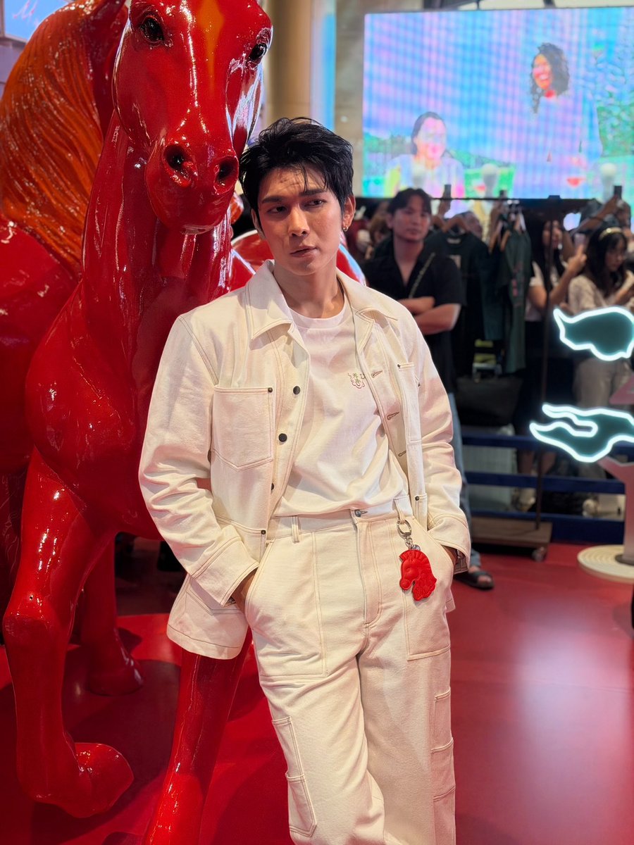 คุณ <a href="/mewsuppasit/">Mew</a> ร่วมงานเปิดตัวคอลเลคชั่น MOOxNumeiang ของ 
moobangkok.official ที่ EMSPHERE

#MOOxNumeiang 
#MOOBangkok #EMDISTRICT #EMSPHERE #MewSuppasit