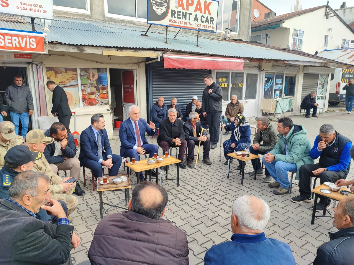 TCMusValiligi's tweet image. Valimiz Sayın @Valiavnicakir, Varto Kaymakamımız Abdulkadir Işık, İl Jandarma Komutanımız J.Kd.Alb. Özgür Özer ve İl Emniyet Müdürümüz Melih Kuzudişli ile birlikte, Varto ilçemizdeki esnaf ve vatandaşlarımızı ziyaret ederek onlarla sohbet etti.#Muş
@TC_icisleri

📍Varto