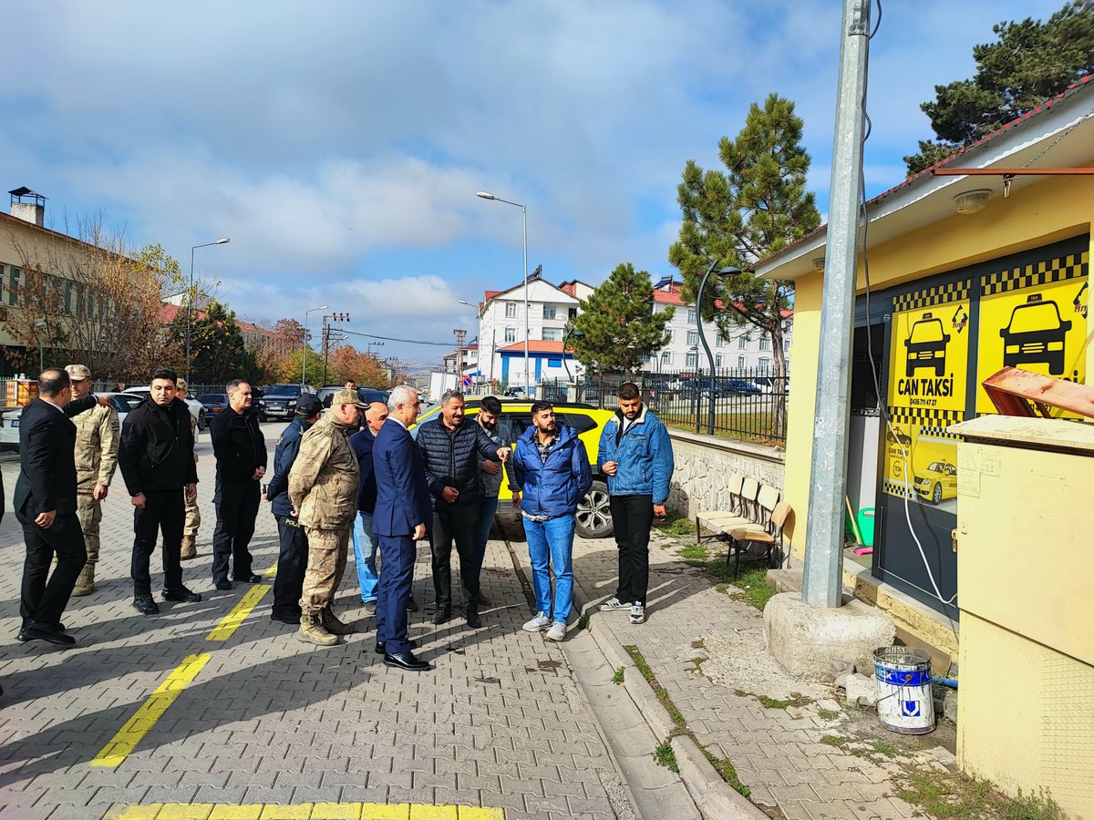 TCMusValiligi's tweet image. Valimiz Sayın @Valiavnicakir, Varto Kaymakamımız Abdulkadir Işık, İl Jandarma Komutanımız J.Kd.Alb. Özgür Özer ve İl Emniyet Müdürümüz Melih Kuzudişli ile birlikte, Varto ilçemizdeki esnaf ve vatandaşlarımızı ziyaret ederek onlarla sohbet etti.#Muş
@TC_icisleri

📍Varto