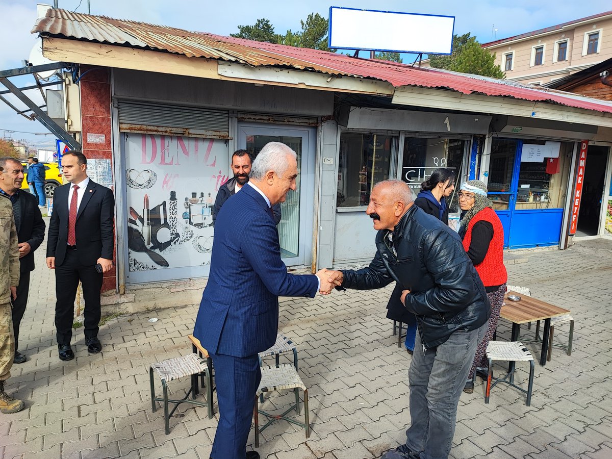 TCMusValiligi's tweet image. Valimiz Sayın @Valiavnicakir, Varto Kaymakamımız Abdulkadir Işık, İl Jandarma Komutanımız J.Kd.Alb. Özgür Özer ve İl Emniyet Müdürümüz Melih Kuzudişli ile birlikte, Varto ilçemizdeki esnaf ve vatandaşlarımızı ziyaret ederek onlarla sohbet etti.#Muş
@TC_icisleri

📍Varto