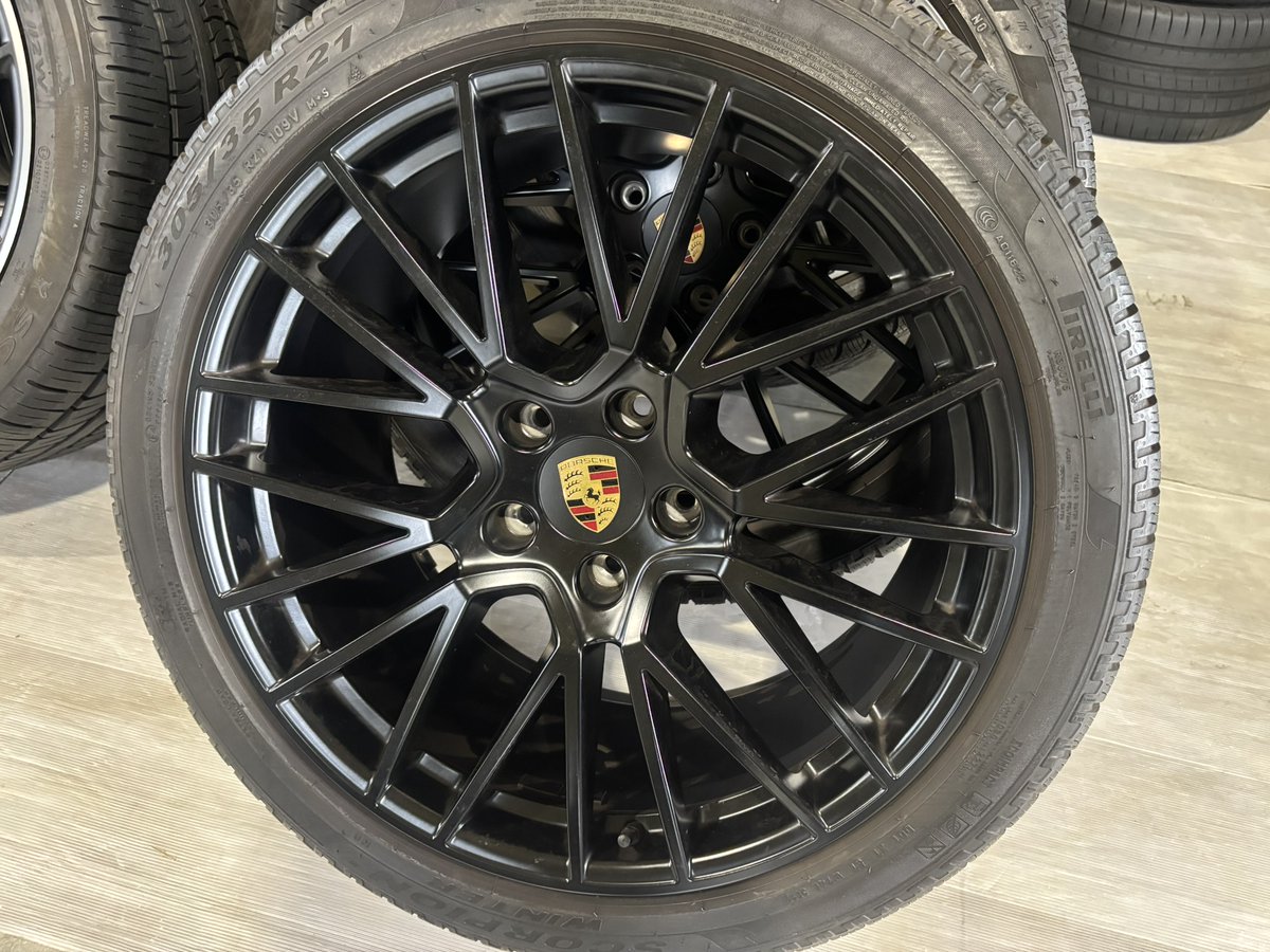 新着買取情報！ポルシェ純正タイヤホイールが入荷しました！ 1セット目