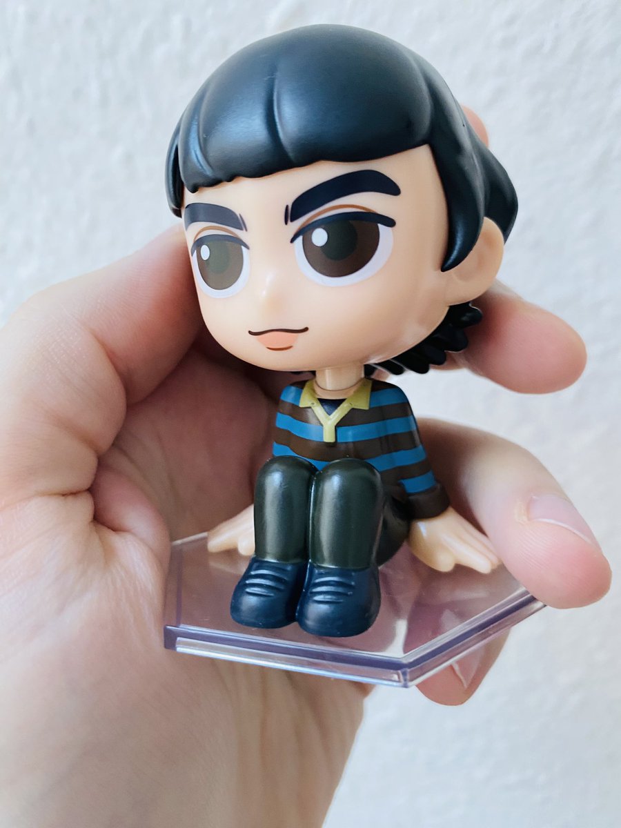 Cooleach's tweet image. Не стал выкладывать игрушки по Stranger Things из Kinder Joy, потому что это много кто сделал. Но мне повезло, в испанских McDonald&apos;s прямо сейчас продаются боксы (Happy Meal для взрослых) с героями сериала в виде бобблхедов и специальным острым соусом. Зацепил Лукаса и Майка.