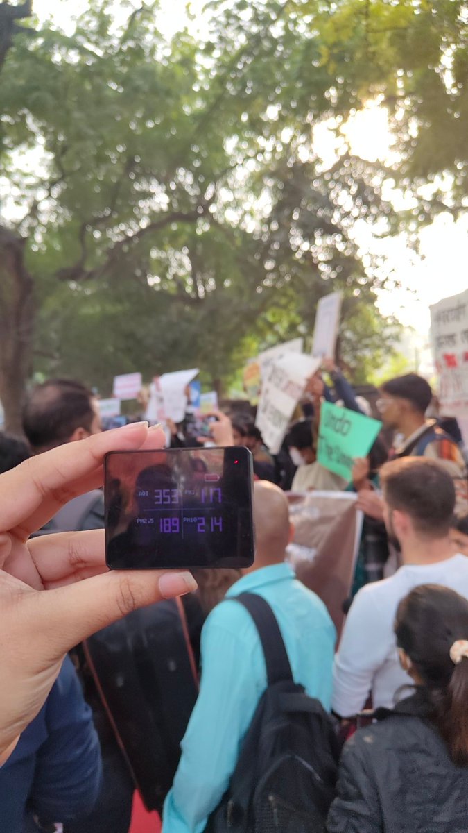 AQI_India's tweet image. People are out here protesting… and the air says it all.
AQI touching 350+ while citizens demand clean air.

#DelhiAirCrisis #Protest #GroundReport #AirPollution #AQI #PeoplePower