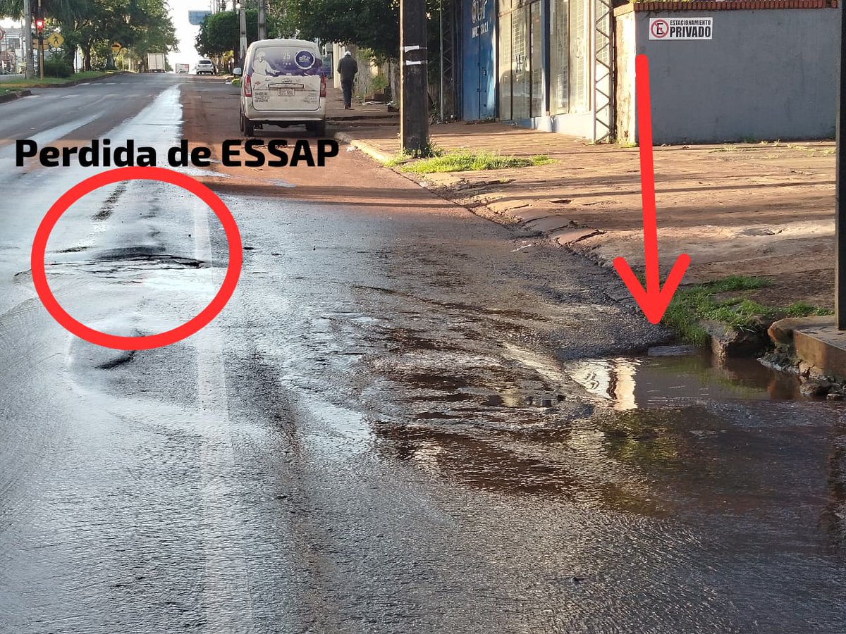 Un caño roto con gran perdida de agua potable de la <a href="/EssapSA/">Essap S.A.</a> en la Av Irrazabal y Calle Gral Cabañas y de paso a la <a href="/MuniEncarnacion/">Encarnación</a> el sumidero falta una liberación.