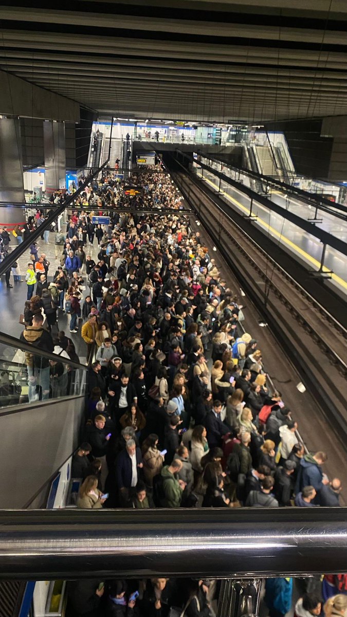 Al final <a href="/metro_madrid/">Metro de Madrid</a> va a lograr que te encuentres con tu ex.

Gestionando.