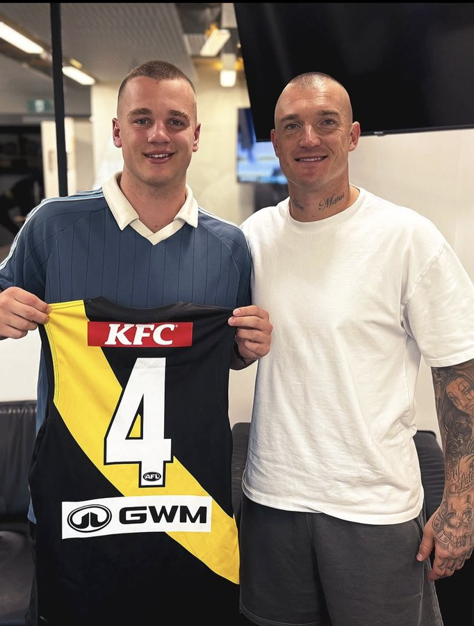 ShugaFL's tweet image. It was the perfect option

#gotiges