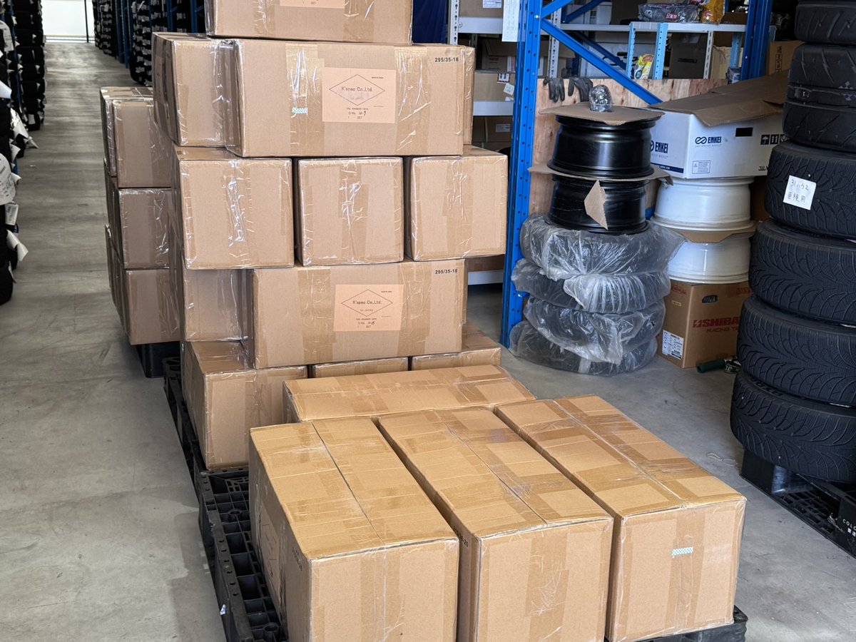 R31HOUSE's tweet image. タイヤウオーマー入荷してきました！
写真の各サイズの入荷分は、バックオーダーで全部出ていきますが、またすぐに入荷してきますので、必要な方は「予約注文」入れていただいてOKです！

shop.shibatire.com/products/shiba…

↑予約はこちらから！