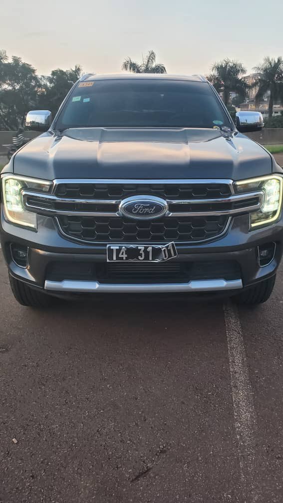 Johnybreez's tweet image. 7 seater 

4 cylinder Diesel Engine 

10mille km+ mileage 

2024 model year

Ford everest Titanium 4×2

Double sunroof

Push start button

Keyless entry with remote start

Apple car play and android auto

Price: 45.000.000 XAF