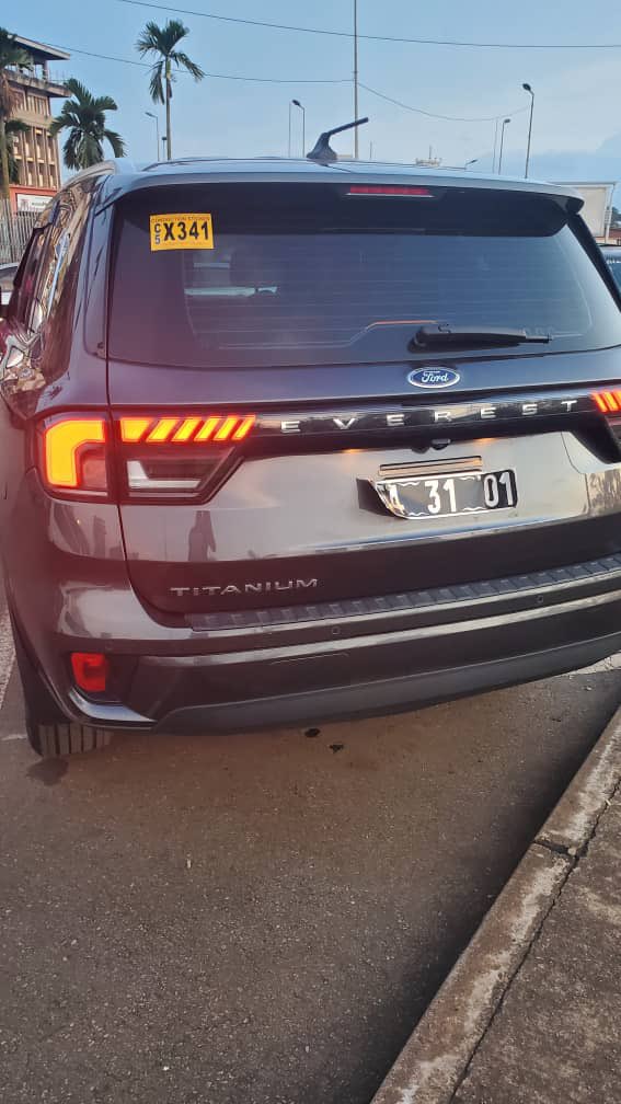 Johnybreez's tweet image. 7 seater 

4 cylinder Diesel Engine 

10mille km+ mileage 

2024 model year

Ford everest Titanium 4×2

Double sunroof

Push start button

Keyless entry with remote start

Apple car play and android auto

Price: 45.000.000 XAF