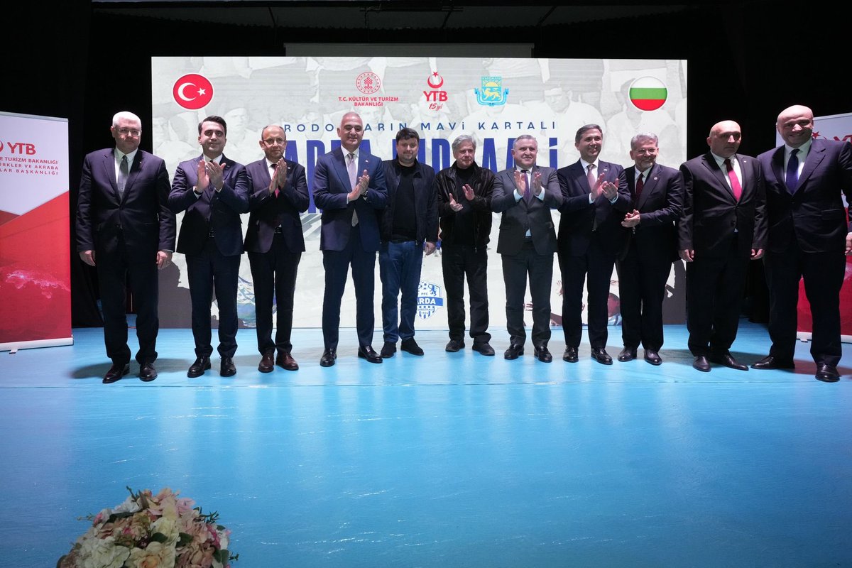 Bulgaristan’ın Kırcaali şehrinde bölgenin hafızasında özel bir yere sahip “Rodopların Mavi Kartalı: Arda Kırcaali” belgeselinin gösterimine; Gençlik ve Spor Bakanımız Sayın Osman Aşkın Bak ile birlikte katıldık.

Belgesel; Arda Kırcaali Spor Kulübü’nün yüz yılı aşan hikâyesini