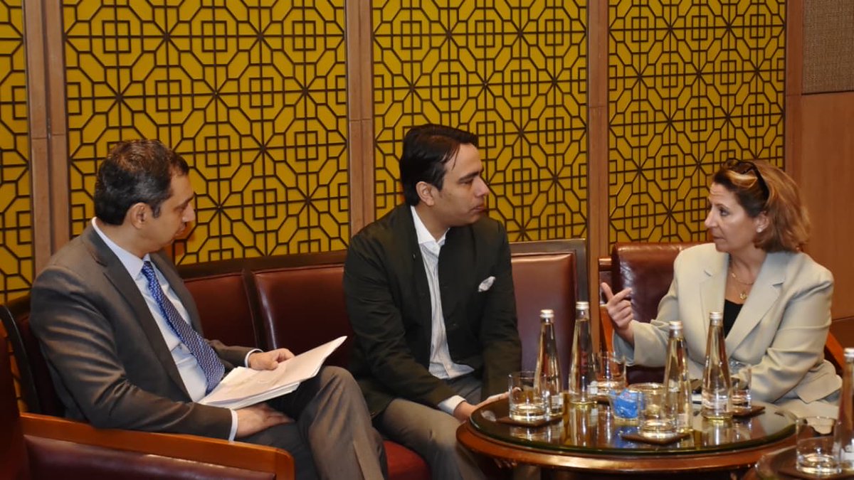 MalikBirpal's tweet image. नई दिल्ली 
केन्द्रीय मंत्री माननीय चौधरी जयंत सिंह जी  आज #AIImpactSummit2026 से पहले Microsoft ग्लोबल अफेयर्स की अध्यक्ष लिसा मोनाको के साथ AI फॉरवर्ड: स्किलिंग फॉरवर्ड कार्यक्रम में एक फ़ायरसाइड चैट के लिए शामिल हुए। इस अवसर पर उन्होंने #FutureOfWork पर चर्चा की और जाना कि कैसे…