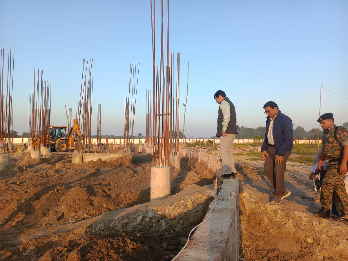 आज दिनांक 18.11.2025 को श्री सावन कुमार (भा0प्र0से0), जिलाधिकारी, सुपौल द्वारा आसनपुर कुपहा में मझारी के पास पर्यटन विभाग द्वारा बनाए जा रहे मार्ग सुविधा परियोजना के प्रगति का निरीक्षण किया गया। निरीक्षण के क्रम में जिलाधिकारी, सुपौल द्वारा निर्माण एजेंसी/पदाधिकारी को बताया गया