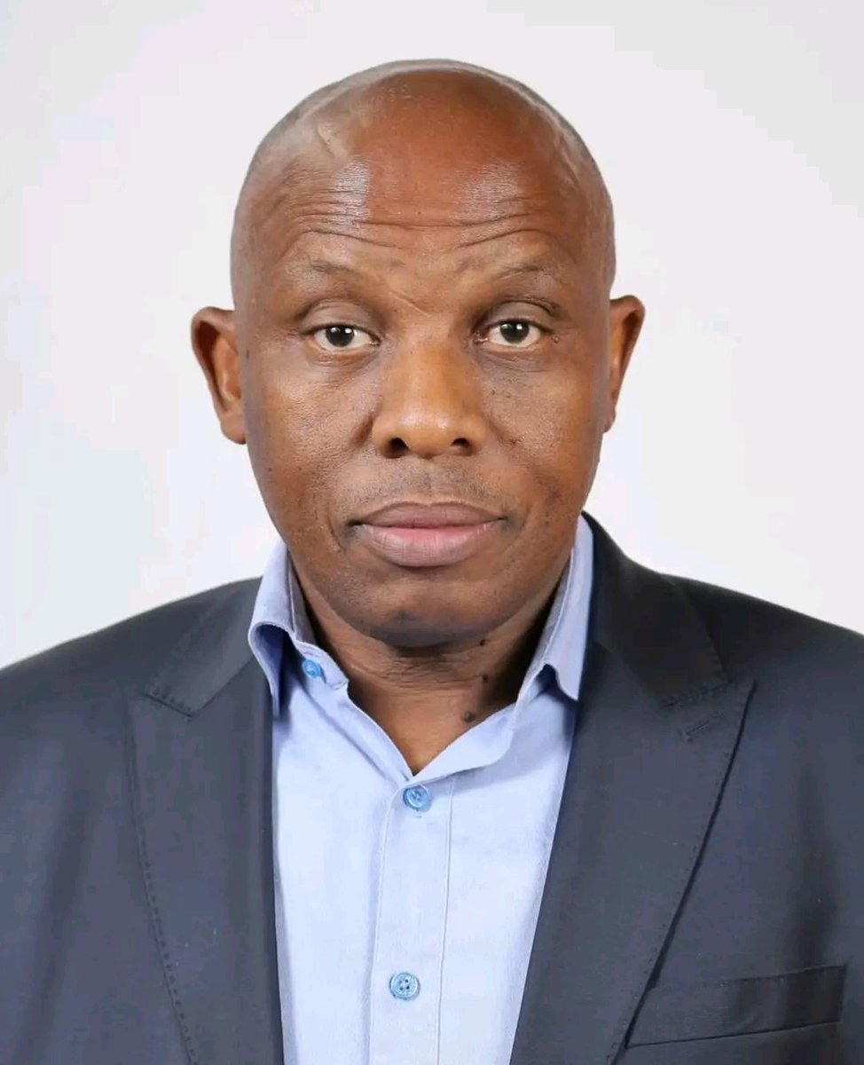 His name is David Skosana, His the member of MK Party and the #AdHocCommittee

Let's show him some Love 
Mary De Haas