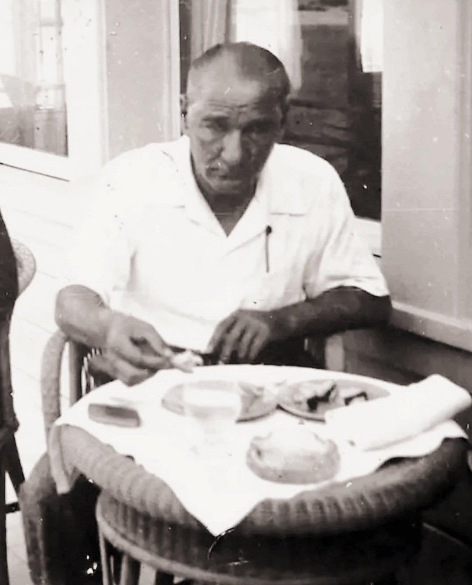 Bugünleri görüyor hissediyor gibi.
Kanla, canla kurduğu güzelim Ülkeyi ne hale getrdiler.