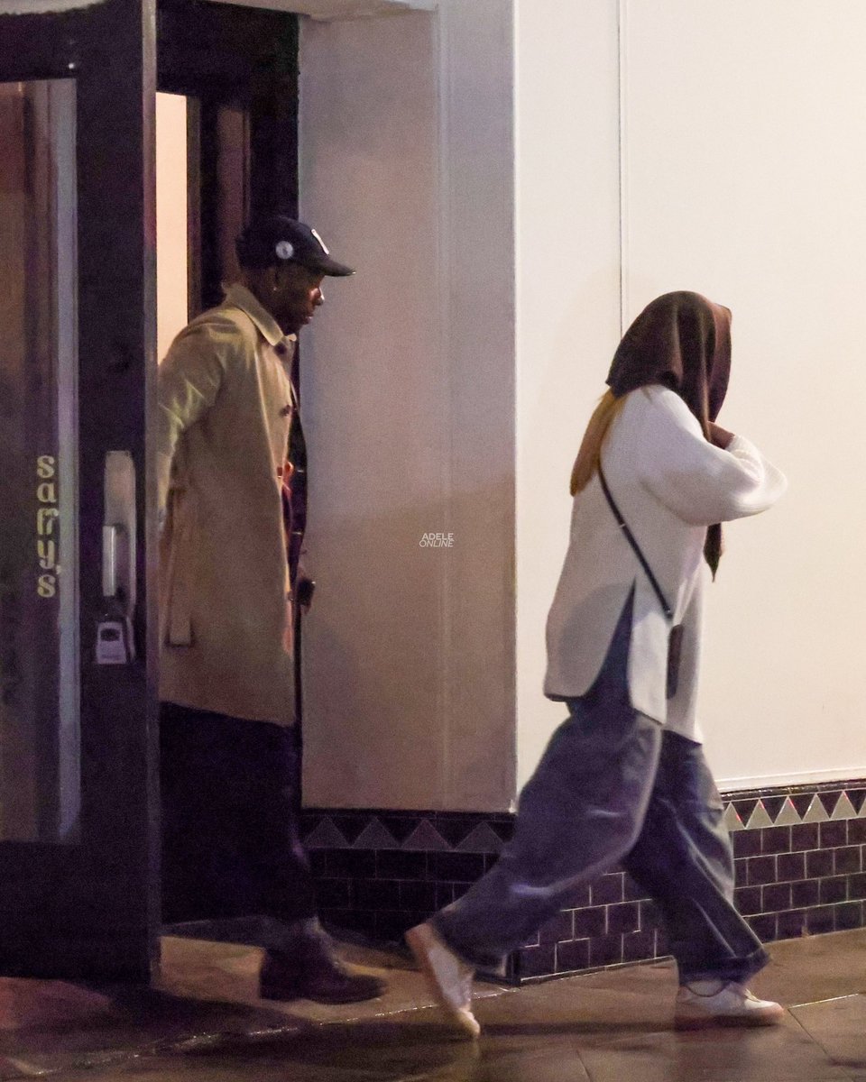 adeleonlinecom's tweet image. Adele e Rich Paul foram vistos deixando um restaurante após o jantar ontem (17) em Los Angeles.