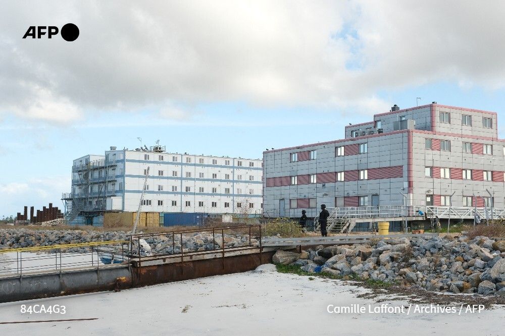 afpfr's tweet image. ⚖️ TotalEnergies est visé à Paris par une plainte pour &quot;complicité de crimes de guerre, torture et disparitions forcées&quot; au Mozambique, pour des faits datant de 2021 sur le site de son méga-projet gazier qui était alors à l&apos;arrêt.
➡️ u.afp.com/SnzW