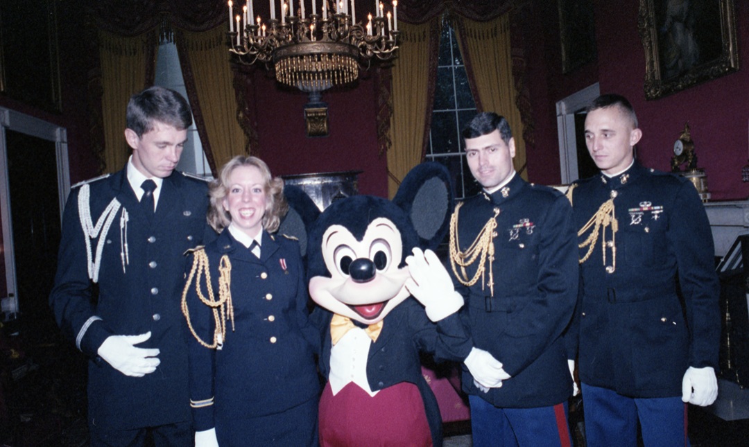 CarterLibrary's tweet image. #HappyBirthdayMickey! #OTD in 1928, Steamboat Willie premiered, introducing Mickey Mouse. 

To honor the 50th anniversary, Amy Carter hosted Mickey for a reception at the White House for children with disabilities. Even the White House Military Officers got in on the fun!