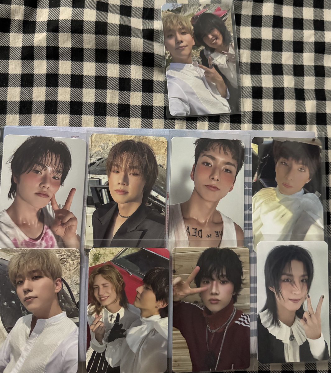 wtt / lft lxve to death pcs

have: see pic below
want: gaon counterpart (prio: gaon sw and qr)

🏷️ ph xdinary heroes xdiz xh gunil jungsu gaon ode junhan jooyeon lxve to death