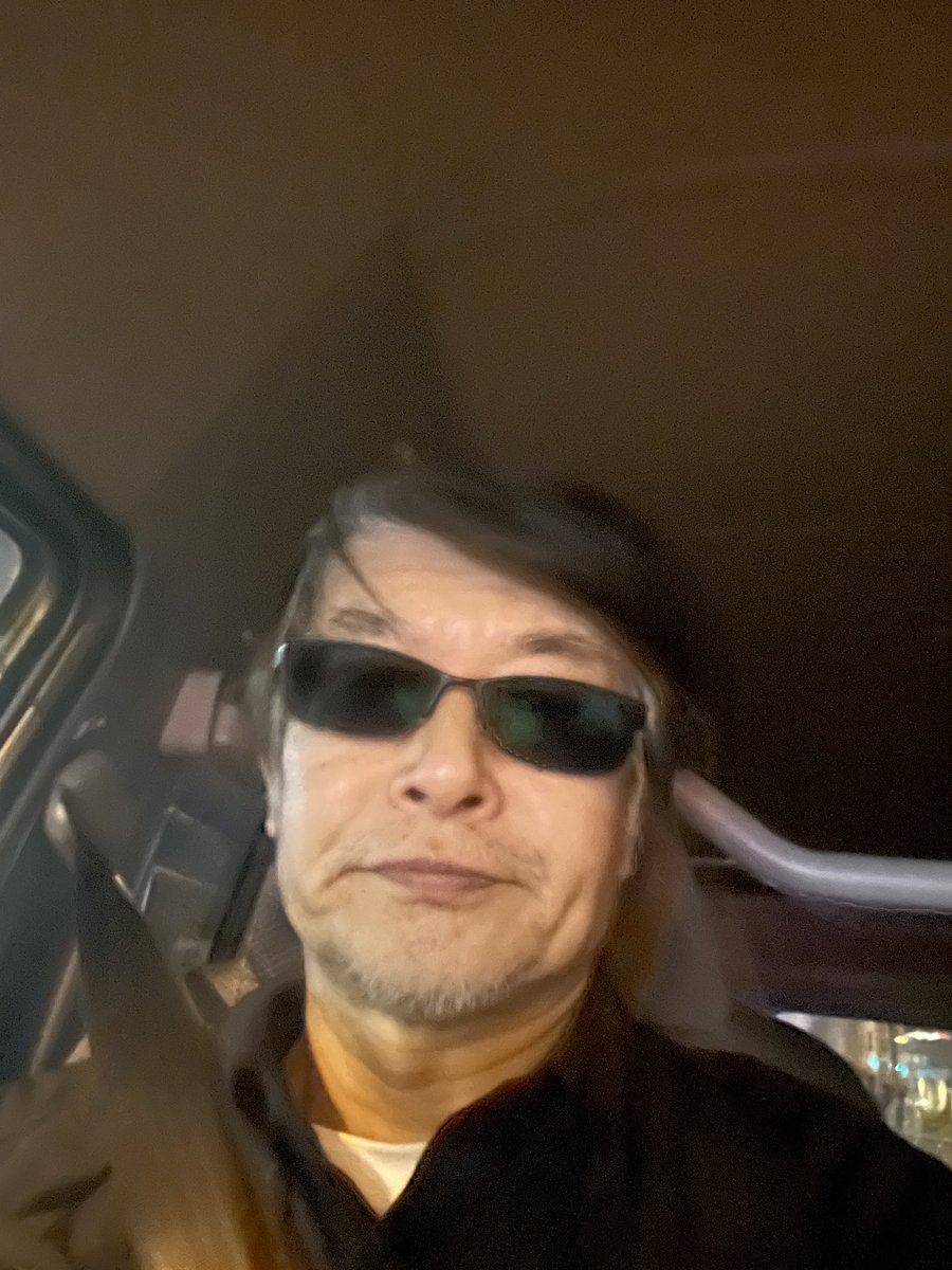 dandyshokai's tweet image. 明日の準備で事務所へ。
マット積み込んで、
只今帰宅中！
と、ポストしようとしてたけど、
なんかずっとポスト出来ず、
家に着いてしまったよ〜。
#ダンディ商会