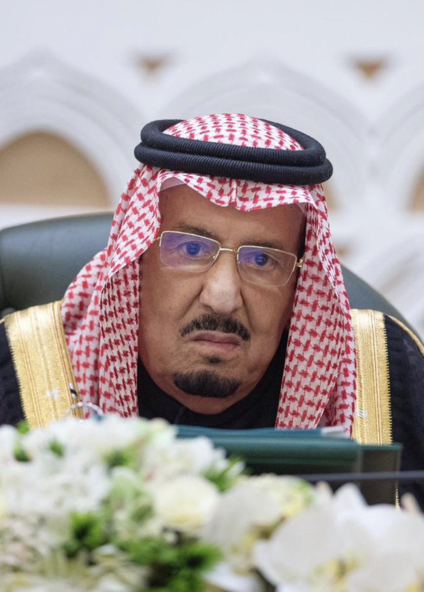 إمام المسلمين وزعيمهم 
سيدي #الملك_سلمان حفظه الله ورعاه، خلال ترأسه جلسة #مجلس_الوزراء اليوم.
#السعودية