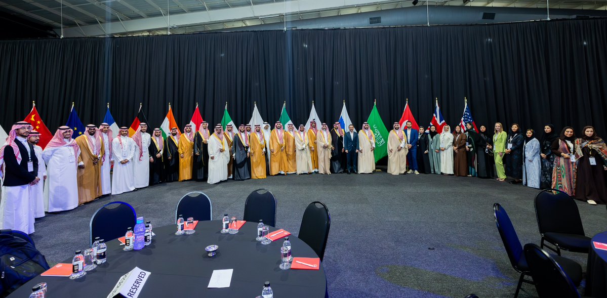 ZTO__SA's tweet image. السعودية تختتم مشاركتها في قمة الشركات الناشئة لمجموعة العشرين بجنوب أفريقيا 🇸🇦

- ترأس وفد المملكة الأمير فهد بن منصور بن ناصر بن عبدالعزيز آل سعود @Fbinmansour وجاءت المشاركة بدعم من نيوم @NEOM

- ضم الوفد جهات حكومية وممثلين من القطاعين الخاص وغير الربحي ورواد أعمال ومستثمرين…