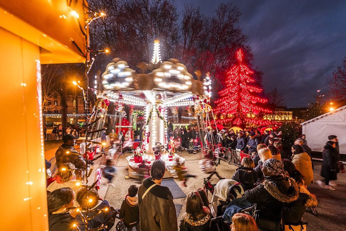 🎄 #Noël à #Niort, c’est du 29 nov. au 4 janv. ! 🎆 Lancement festif le 29/11 : musiques, lumières, feu d’artifice &amp; concert✨ 🎁 Marché de Noël, manèges &amp; spectacles pour petits et grands vous attendent pendant 1 mois💫
👉 Infos + programme : niortdedansdehors.fr/niort-cest-noe…
#NoëlÀNiort