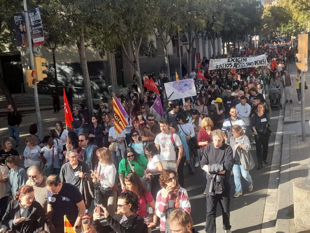 🏵️ Èxit rotund de la manifestació <a href="/EnsenyamentUSOC/">FEUSOC</a>  pels drets de tota la xarxa educativa

📢 Més de 1.500 persones van demostrar la força, la coherència i la determinació del conjunt del Servei d’Educació de Catalunya.

🔗Tota la informació a usoc.cat/exit-rotund-de…