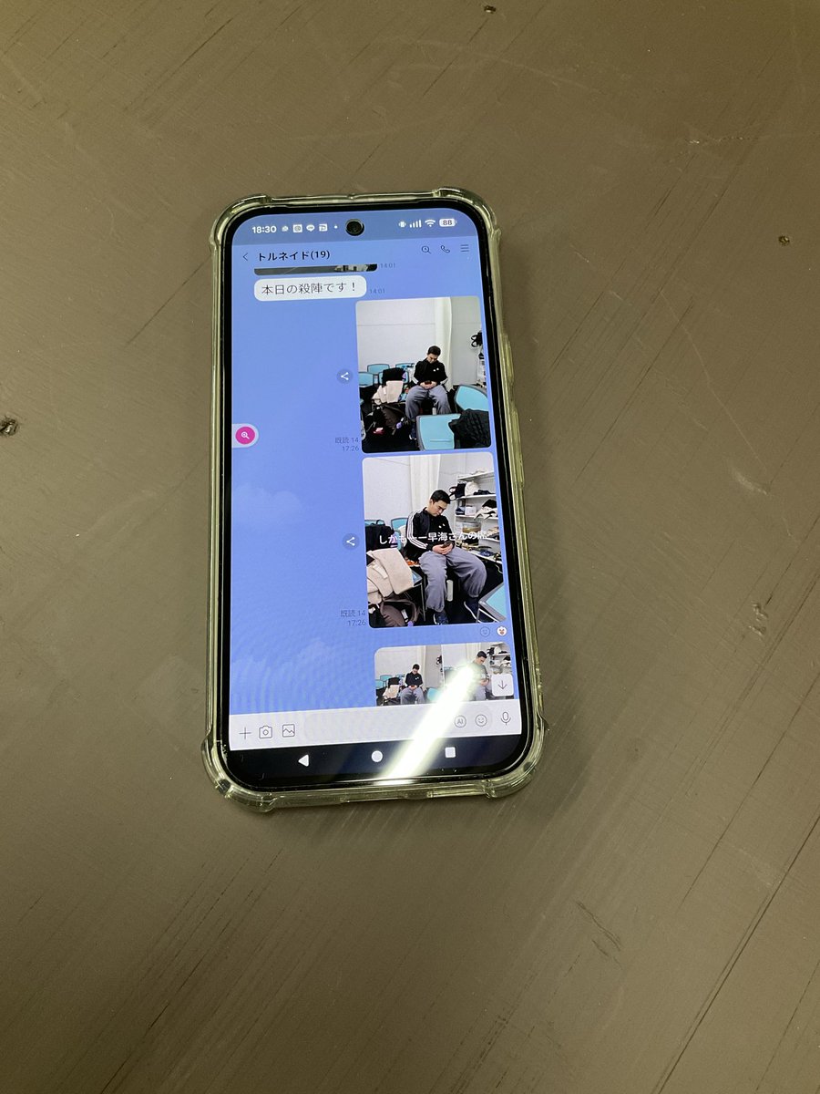 インスタライブにお付き合い下さった皆様ありがとうございました♪そんな今日、10分の休憩中にスッと眠る田中君。殺陣の組立てから指導から大活躍でお疲れ様なのですが、その椅子がまずくてグループLINEで遊ばれてしまう。
#キャラメルボックス