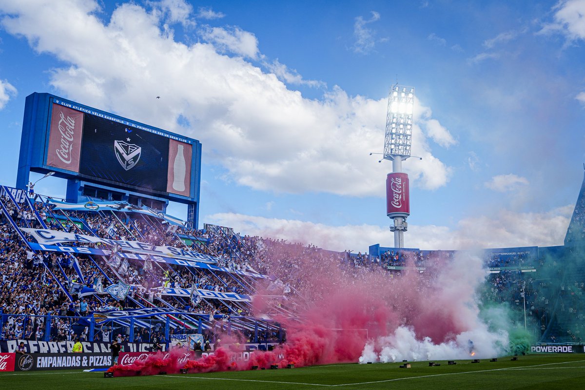 ✅️ ¡OCTAVOS CONFIRMADOS!

Vélez recibe a Argentinos Juniors este sábado 22 de noviembre desde las 20hs en el Estadio José Amalfitani, por los octavos de final del #TorneoBetano Clausura 2025.

¡VAMOS NOSOTROS! 💙💪🏼

#JuegaVélez
