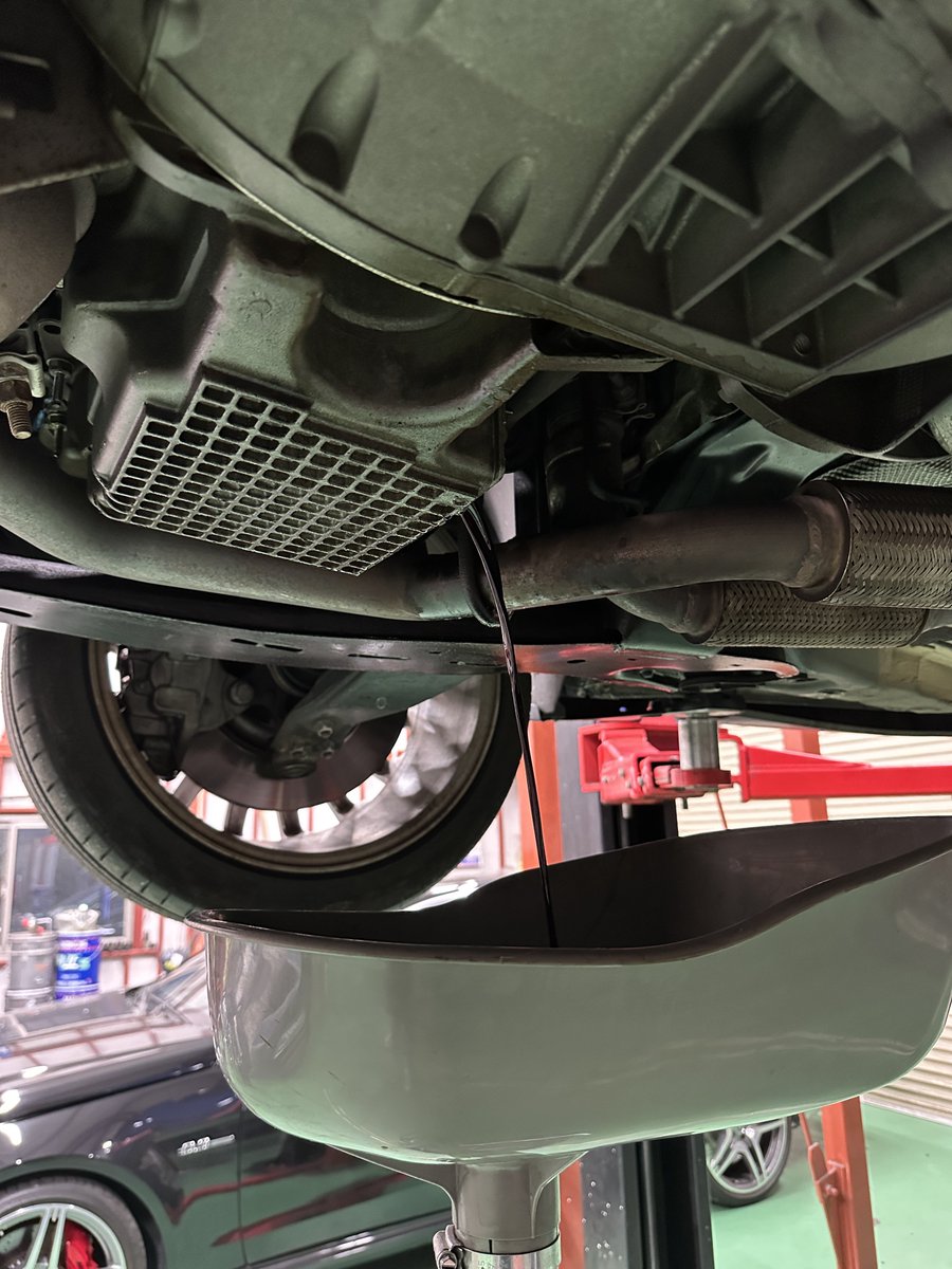 オイル交換完了✅
距離相応の汚れではあるけど、減りはほとんどなかった(オイルの漏れた量くらい)